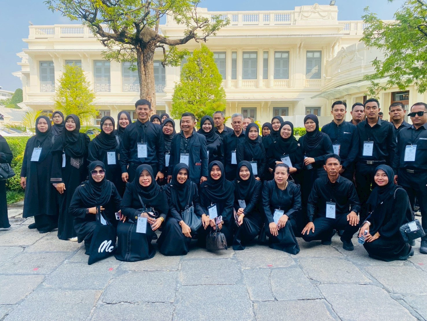 ประมวลภาพกิจกรรม
โครงการอำนวยความสะดวกแก่ประชาชนในการเดินทางเข้าเฝ้าฯกราบถวายบังคมพระบรมศพ สมเด็จพระนางเจ้าสิริกิติ์ พระบรมราชินีนาถ พระบรมราชชนนีพันปีหลวง และศึกษาดูงานโครงการพระราชดำริ 
วันที่ 15 ,16 - 22 มกราคม 2569
ณ กรุงเทพมหานครและจังหวัดเพชรบุรี
จัดทำโดยองค์การบริหารส่วนตำบลจะรัง